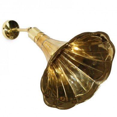 Originelle Wandleuchte mit Grammophon-Schirm von Aire Lighting, Bild 1: Origineller Blickfang: Wandlampe mit Grammophon-Schirm (Messing poliert)