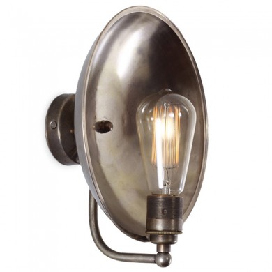 Nostalgische Wandleuchte mit Messing-Reflektor CULL von Aire Lighting, Bild 1: Die nostalgische Wandleuchte, hier in der Messing-Ausführung „alt-silbern patiniert“