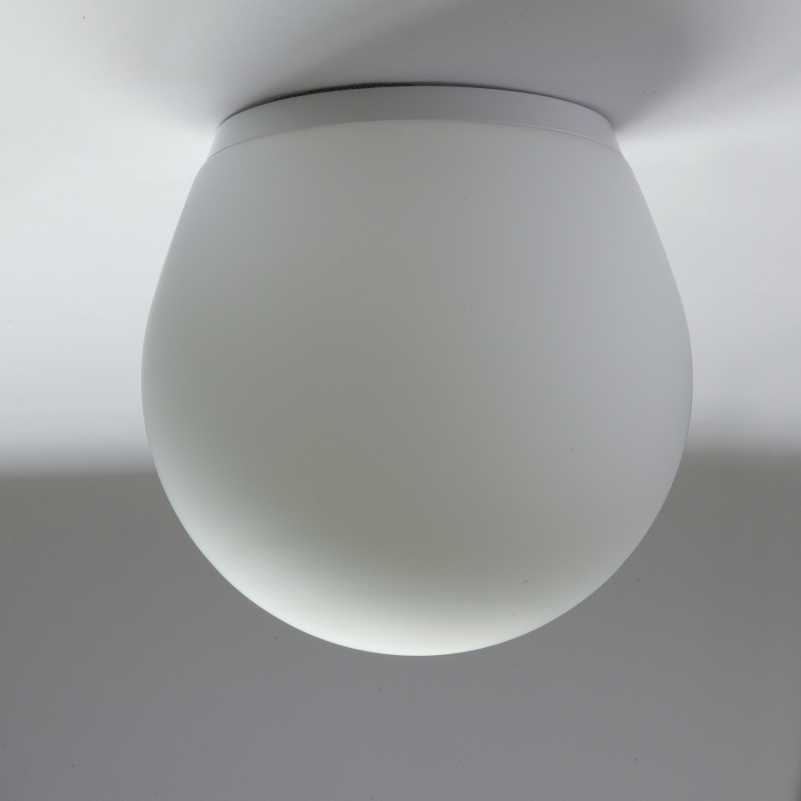 Tropfen-Deckenleuchte ORCA mit Opalglas-Schirm Ø 35 cm - Casa Lumi