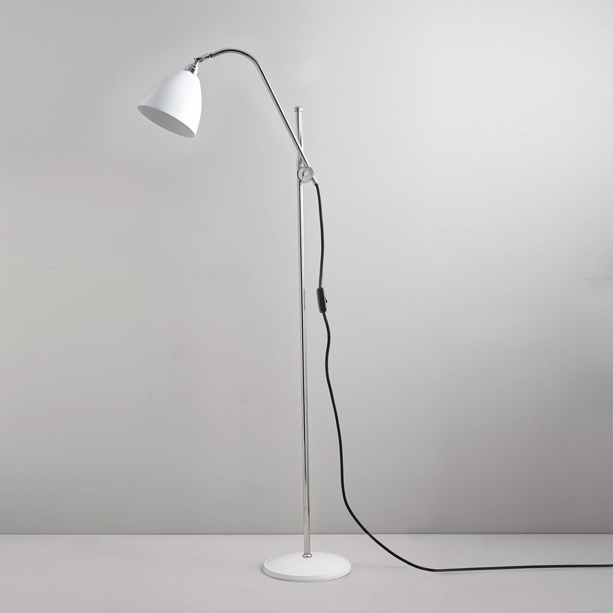 Lese-Stehlampe mit verstellbarem Ausleger TASK - Casa Lumi