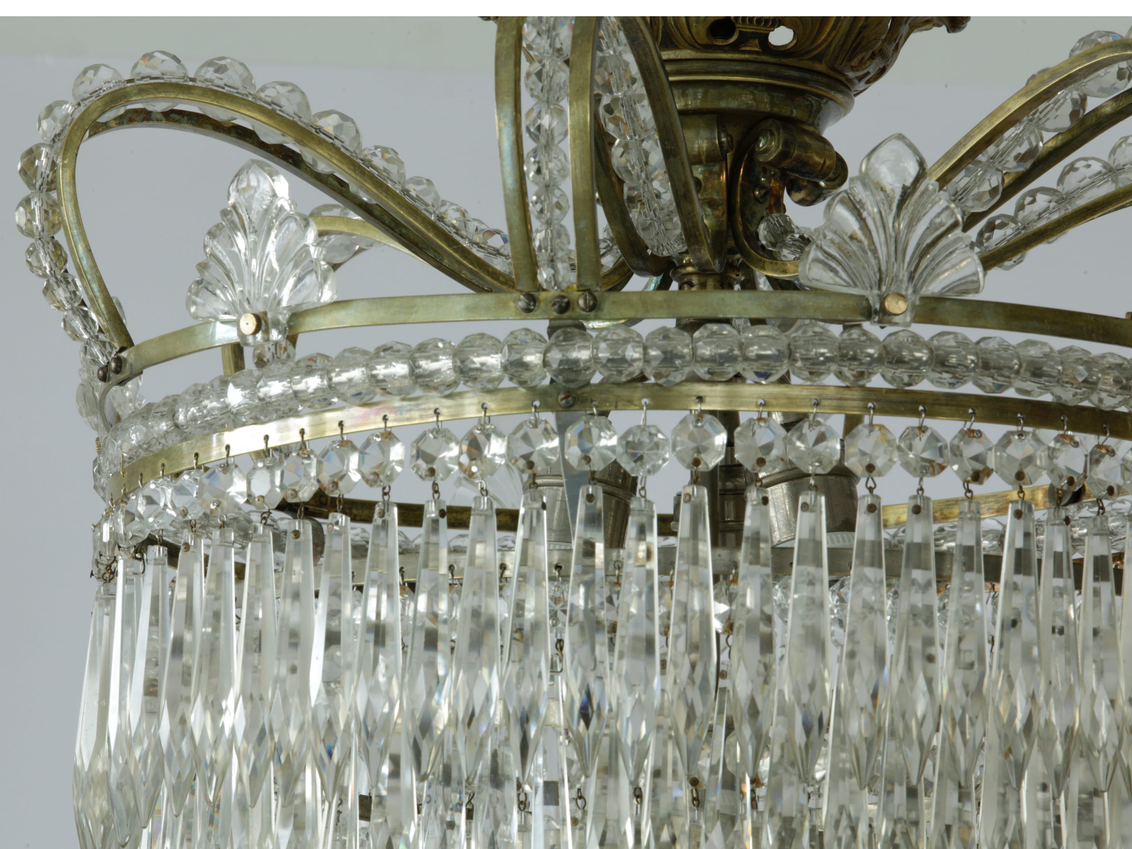 Wunderschöner Decken Kristall Kronleuchter in Antik Silber mit 6 Brennstellen 