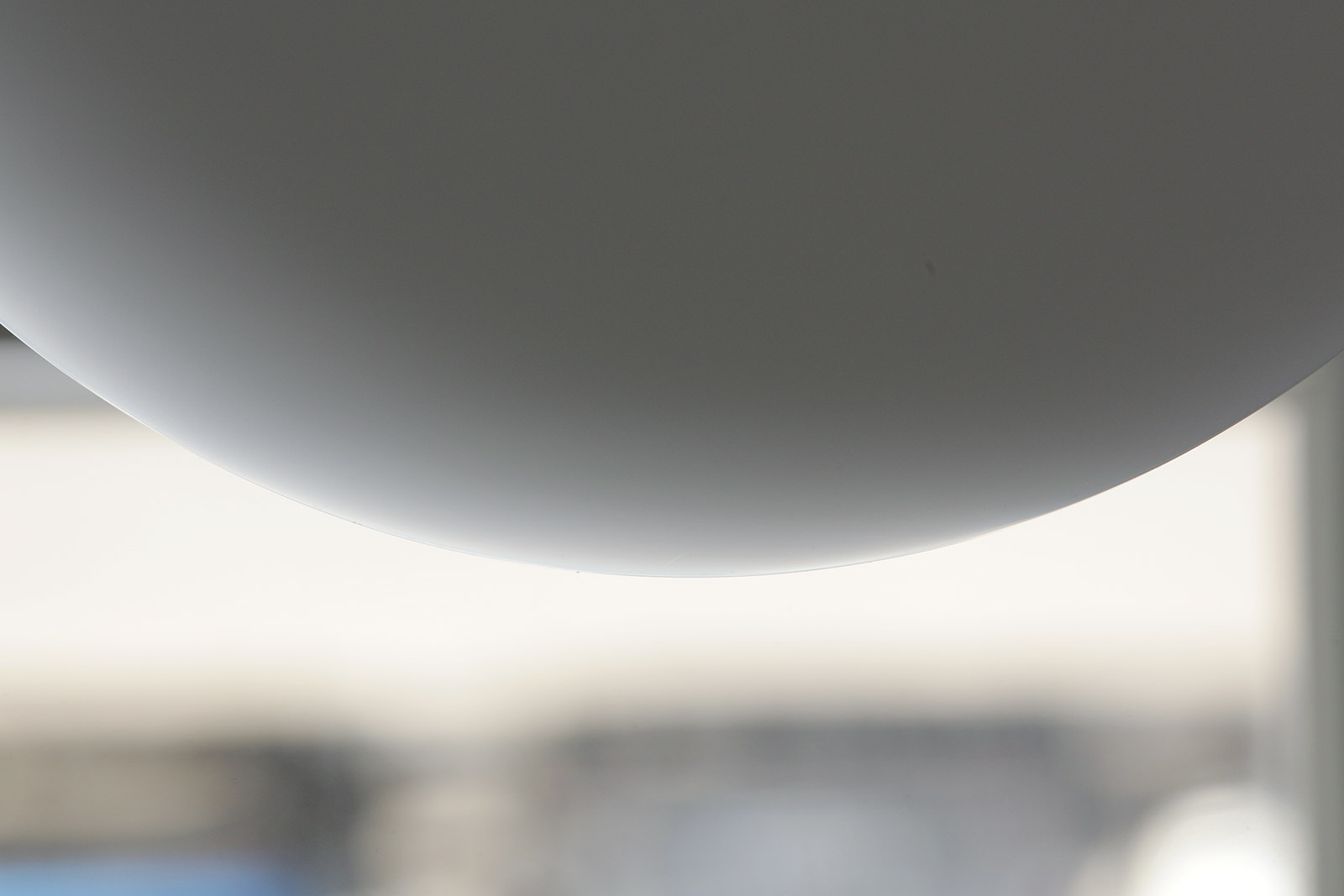 Tropfen-Deckenleuchte ORCA mit Opalglas-Schirm Ø 35 cm - Casa Lumi