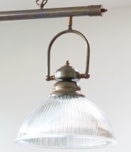 Nostalgische Balkenlampe mit prismatischen Glasschirmen von Aire Lighting, Bild 5