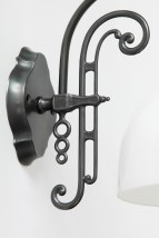 Verspielte Jugendstil Wandlampe aus Messing von Jugendstil-Leuchtenwerkstatt, Bild 5: Detail in brüniert