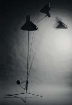 MANTIS Stehleuchte im Mid-Century Design der 50er Jahre von DCW éditions Leuchten, Bild 4: Die Stehleuchte MANTIS Floor von Bernard Schottlander lässt sich toll in alle Richtungen verstellen