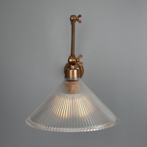 Gelenk-Wandleuchte mit prismatischem Glas von Aire Lighting, Bild 7: Alt-Messing patiniert