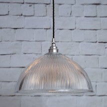 Holophanglas-Hängelampe mit halbrundem Schirm von Aire Lighting, Bild 5: Hängelampe mit schönem, prismatischem Glas, Messingteile Chrom poliert