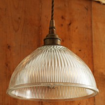 Kleine Hängeleuchte mit Holophanglas-Schirm z.B. für Theken von Aire Lighting, Bild 9