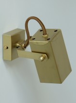 Kleiner, handgefertigter Strahler aus Frankreich CUBISPOT 45 mm von Atelier Lumin'Art, Bild 9: Kleiner, nostalgischer Wand-Strahler aus Frankreich, hier in Messing satiniert