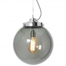Kugel-Hängeleuchten mit Rauchglas in drei Größen von Original BTC, Bild 3: Die Kugel-Hängeleuchte, mittlere Größe Ø 30 cm, Ausführung Messing verchromt