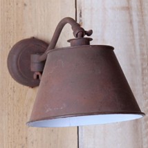 OUIST Einstellbare Wandlampe aus Messing von Atelier Lumin'Art, Bild 20: Ausführung in Edelrost-Patina – innen weiß