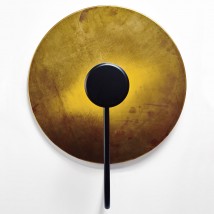Reflektierende Wandleuchte mit großer Messingscheibe, Ø 40/90 cm