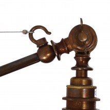 Urige, ausladende Kran-Lampe mit Edisonbirne von Aire Lighting, Bild 10: Altmessing patiniert