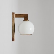 Französische Wandleuchte mit Opalglas-Kugel LUNE von Atelier Lumin'Art, Bild 3: Ausführung in Messing geätzt