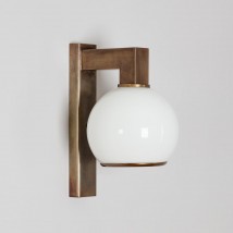 Französische Wandleuchte mit Opalglas-Kugel LUNE von Atelier Lumin'Art, Bild 5: Ausführung in Messing geätzt
