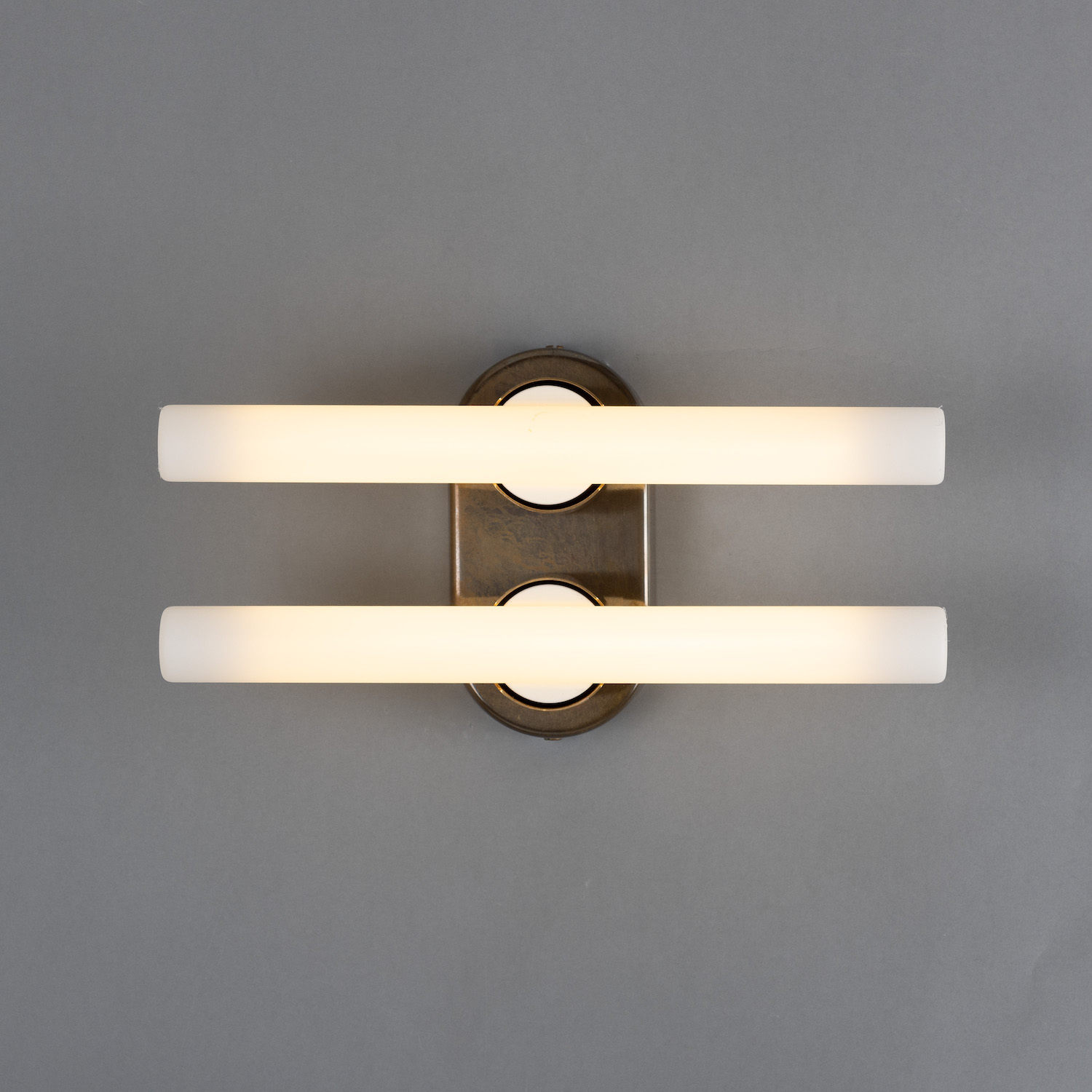 Double Brass Wall or Mirror Light: Alt-Messing patiniert, Modell 1