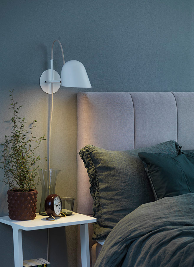 Moderne schwedische Design-Wandleuchte STRECK mit LED: Ideal als Wandlampe am Bett