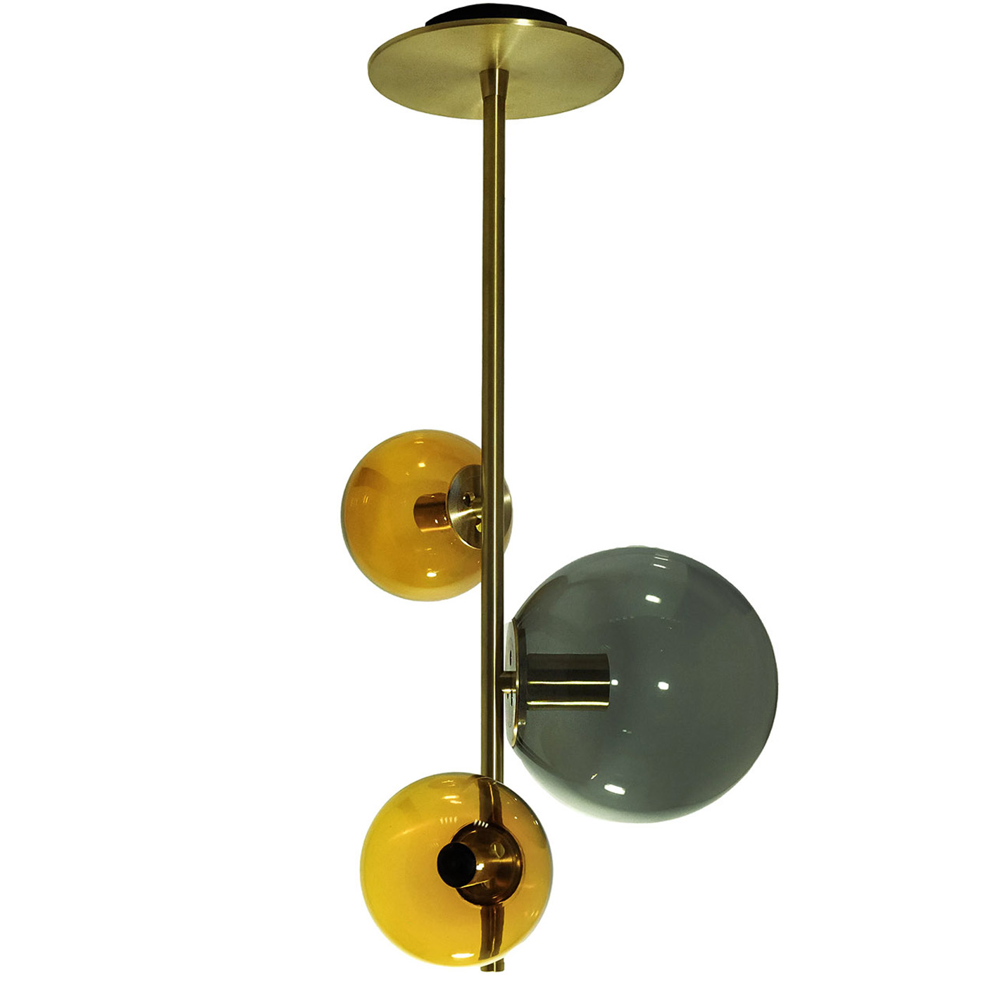 Bild 5: Glaskugeln in vielen Farben können auf diesem vertikalen Hängeleuchter konfiguriert werden Vertikaler Hängeleuchter mit drei Rauchglas-Kugeln: Glaskugeln in vielen Farben können auf diesem vertikalen Hängeleuchter konfiguriert werden