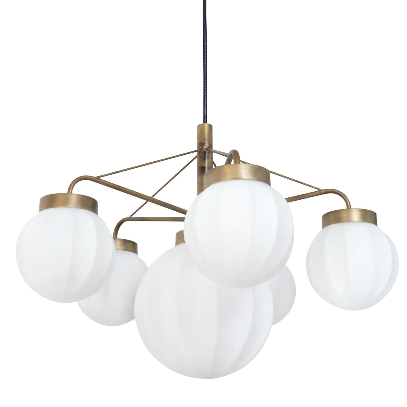 Messing-Hängeleuchter mit sechs opalweißen Kugelgläsern SNÖBOLLS Messing-Hängeleuchter mit sechs opalweißen Kugelgläsern SNÖBOLLS