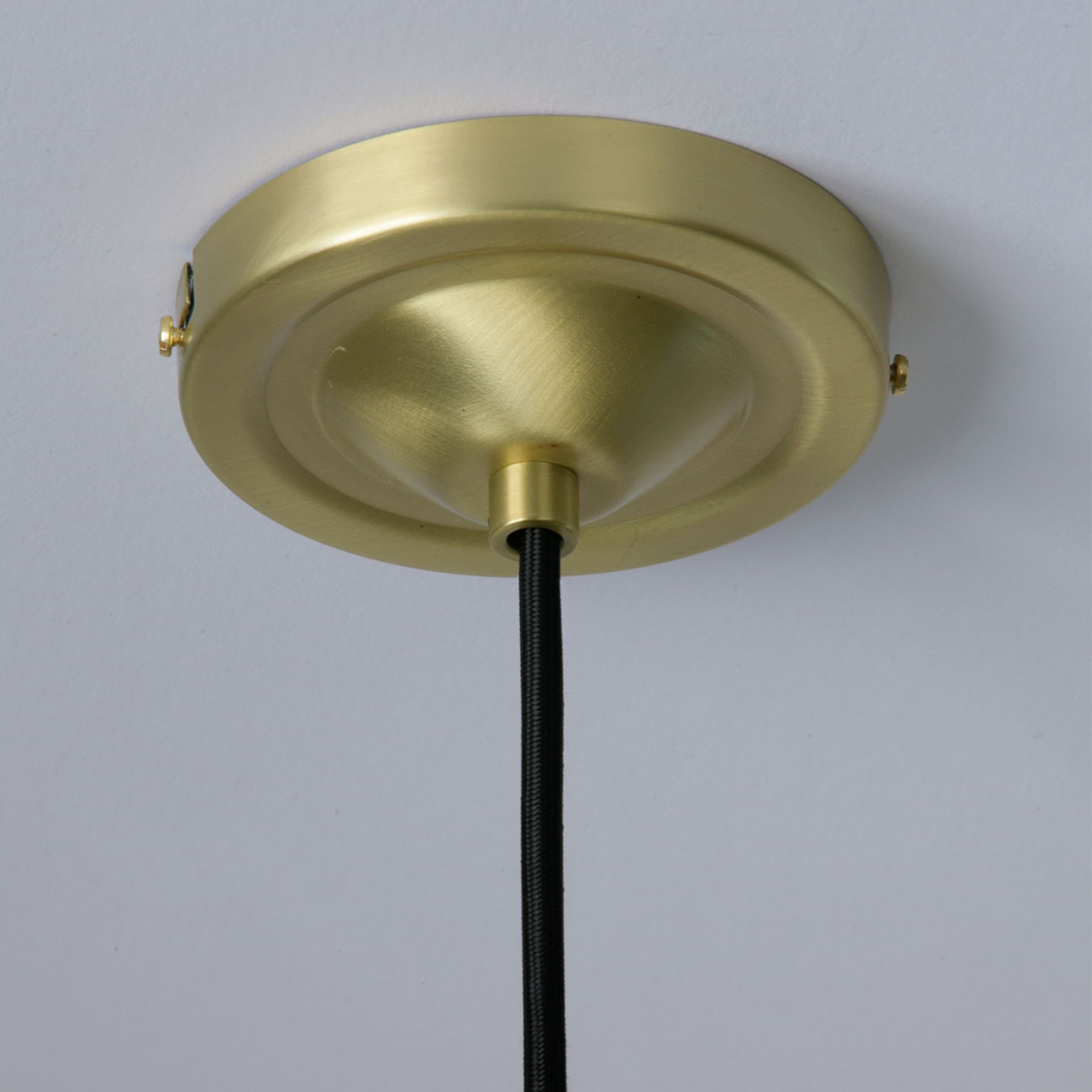 Bild 10: Deckenteil, Messing satiniert Elegante, einfache Reflektor-Pendelleuchte aus Messing: Deckenteil, Messing satiniert