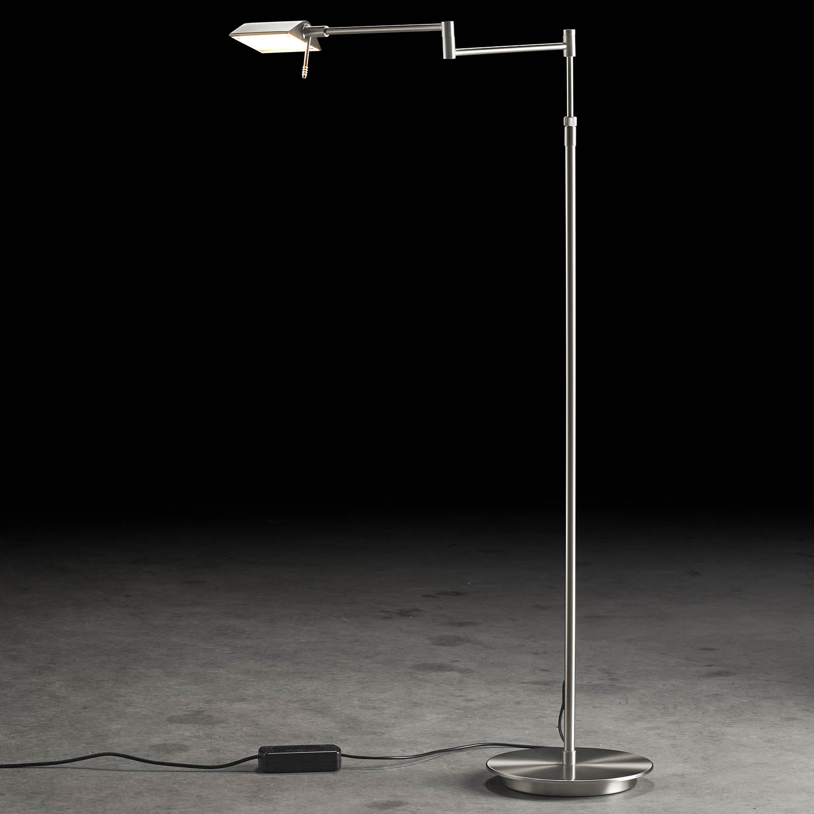 Jointed brass floor light 6914 with true color LED and dimmer: Abgebildet in der Oberfläche Nickel matt