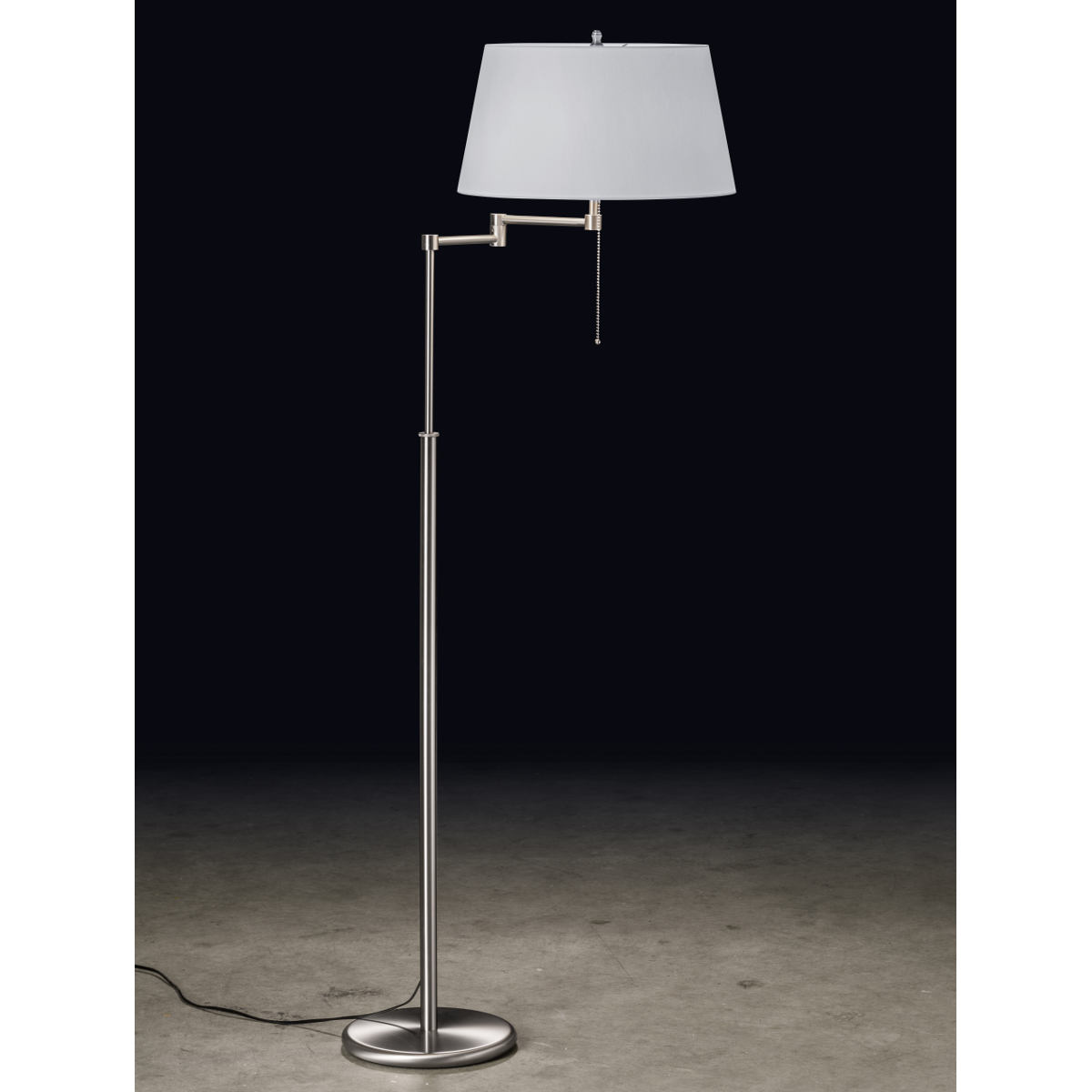 Verstellbare Messing-Stehleuchte 2541 mit Textilschirm Verstellbare Messing-Stehleuchte 2541 mit Textilschirm