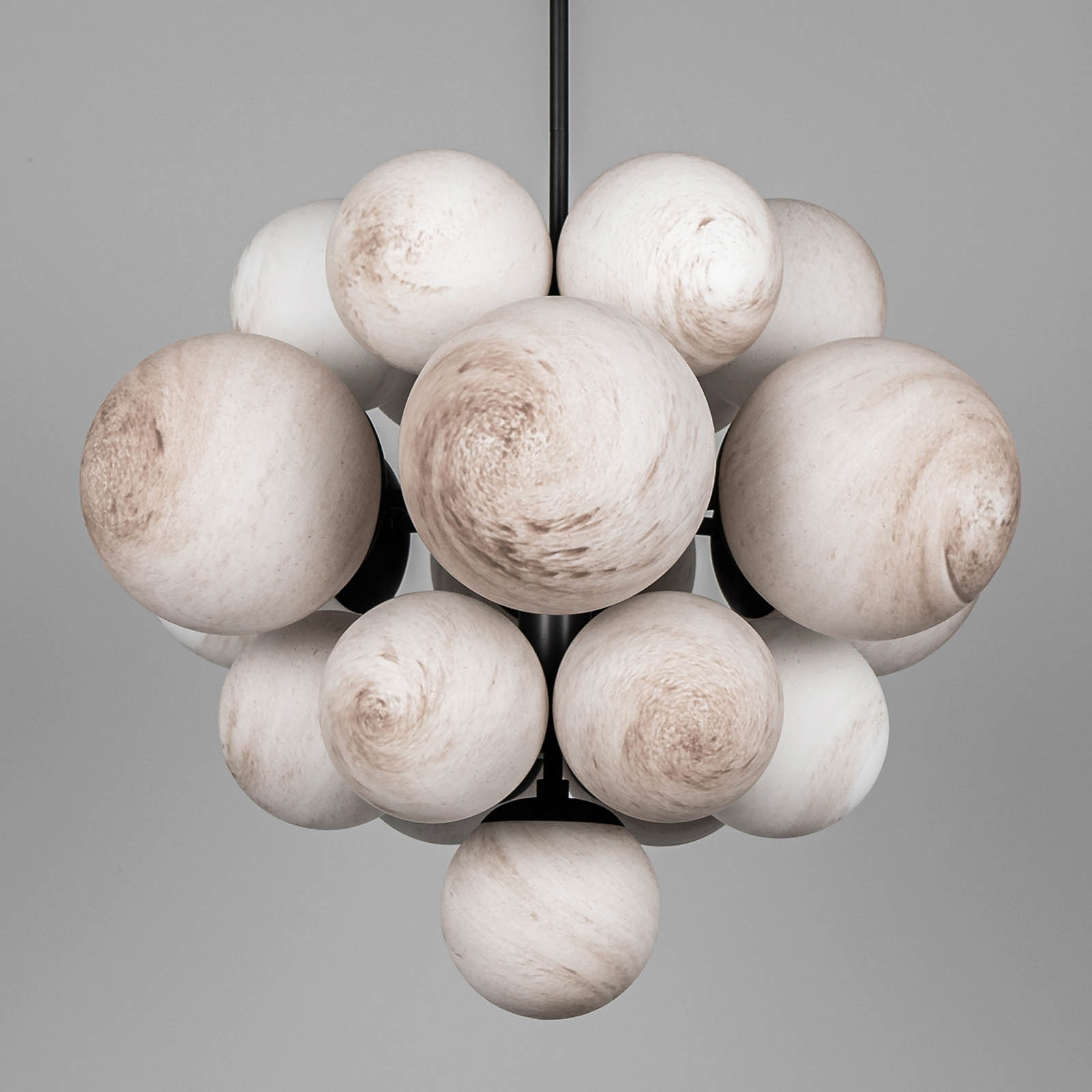 Faszinierender Kugel-Hängeleuchter NOVA aus 19 Glaskugeln Faszinierender Kugel-Hängeleuchter NOVA aus 19 Glaskugeln