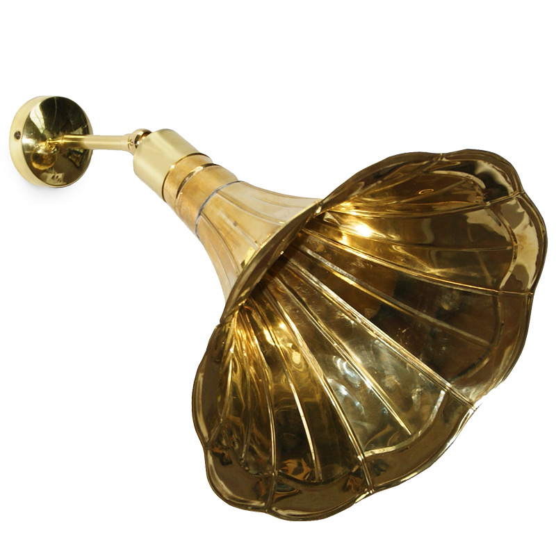 Originelle Wandleuchte mit Grammophon-Schirm Originelle Wandleuchte mit Grammophon-Schirm