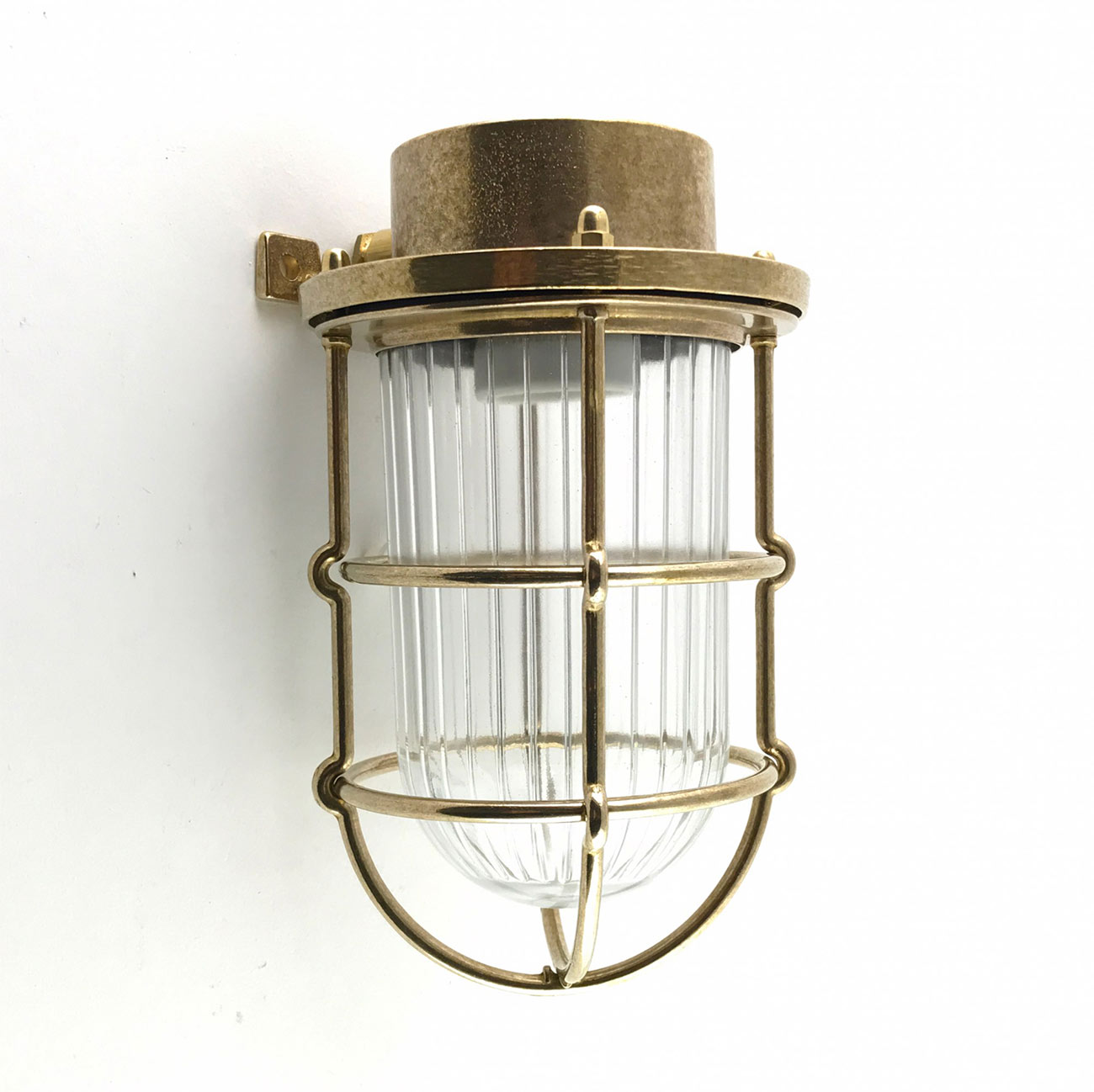 Vergitterte Schiffs-Wandlampe (Kellerleuchte) mit Glas-Zylinder, IP64: Messing natur
