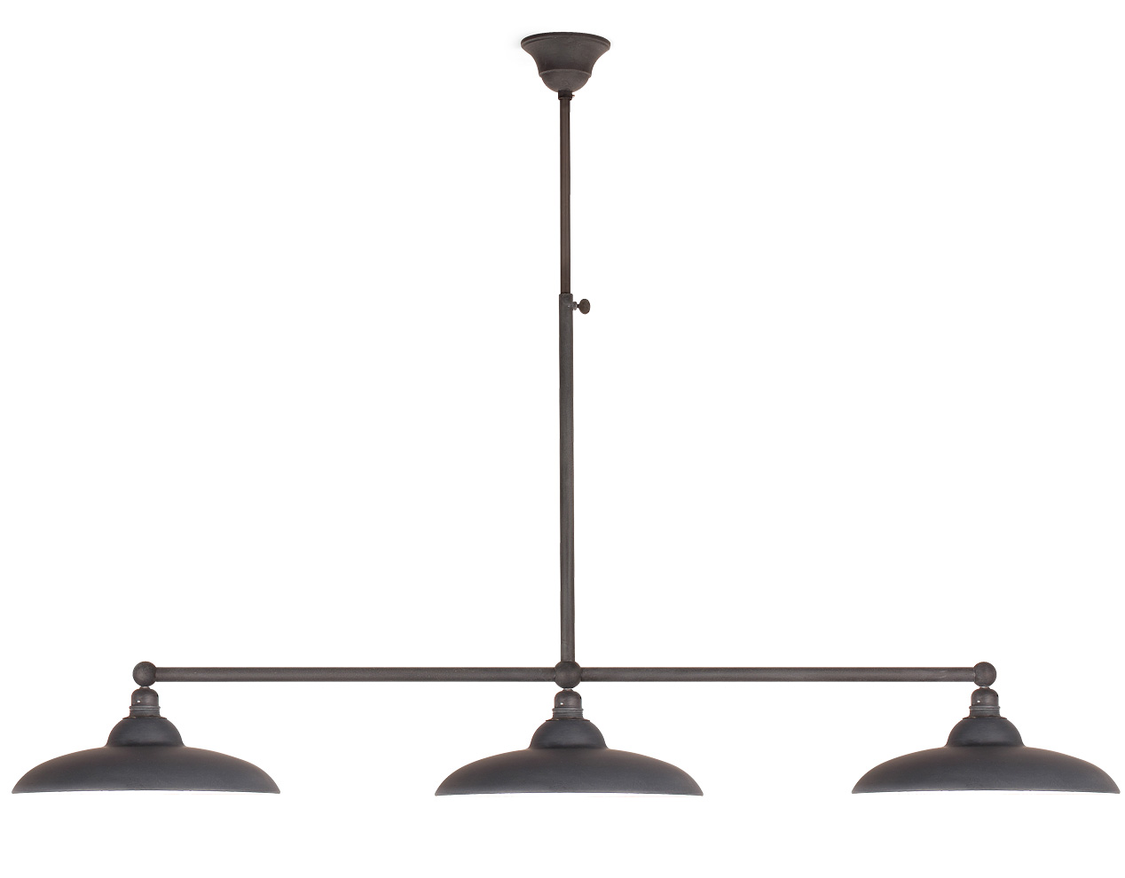 Rustikale Stabpendel-Balkenlampe mit drei flachen Schirmen: Balken-Hängeleuchte mit drei Schirmen zur Tischbeleuchtung (hier bleigrau)