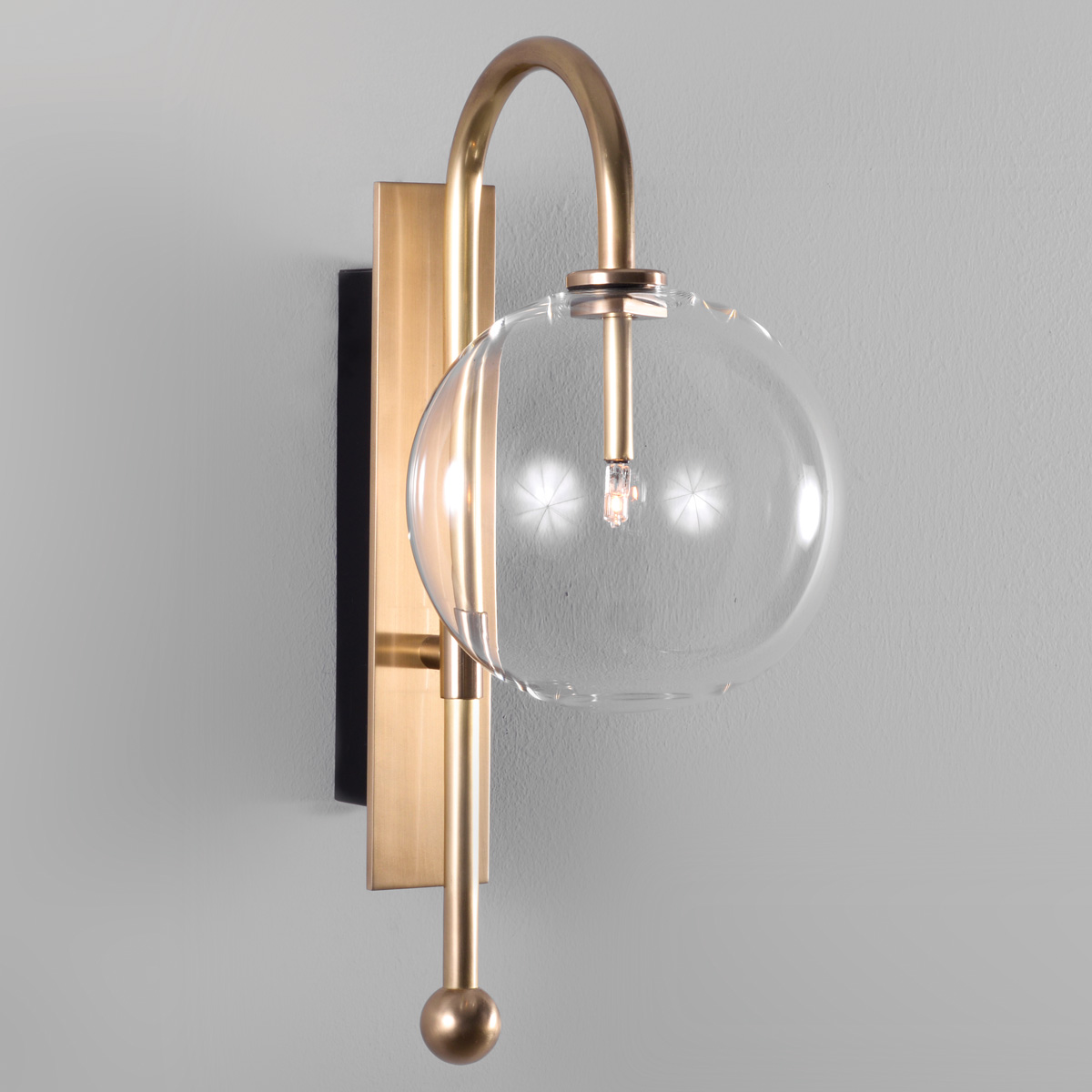 Moderne Glaskugel-Wandleuchte mit Bogen-Arm NAPLES Moderne Glaskugel-Wandleuchte mit Bogen-Arm NAPLES