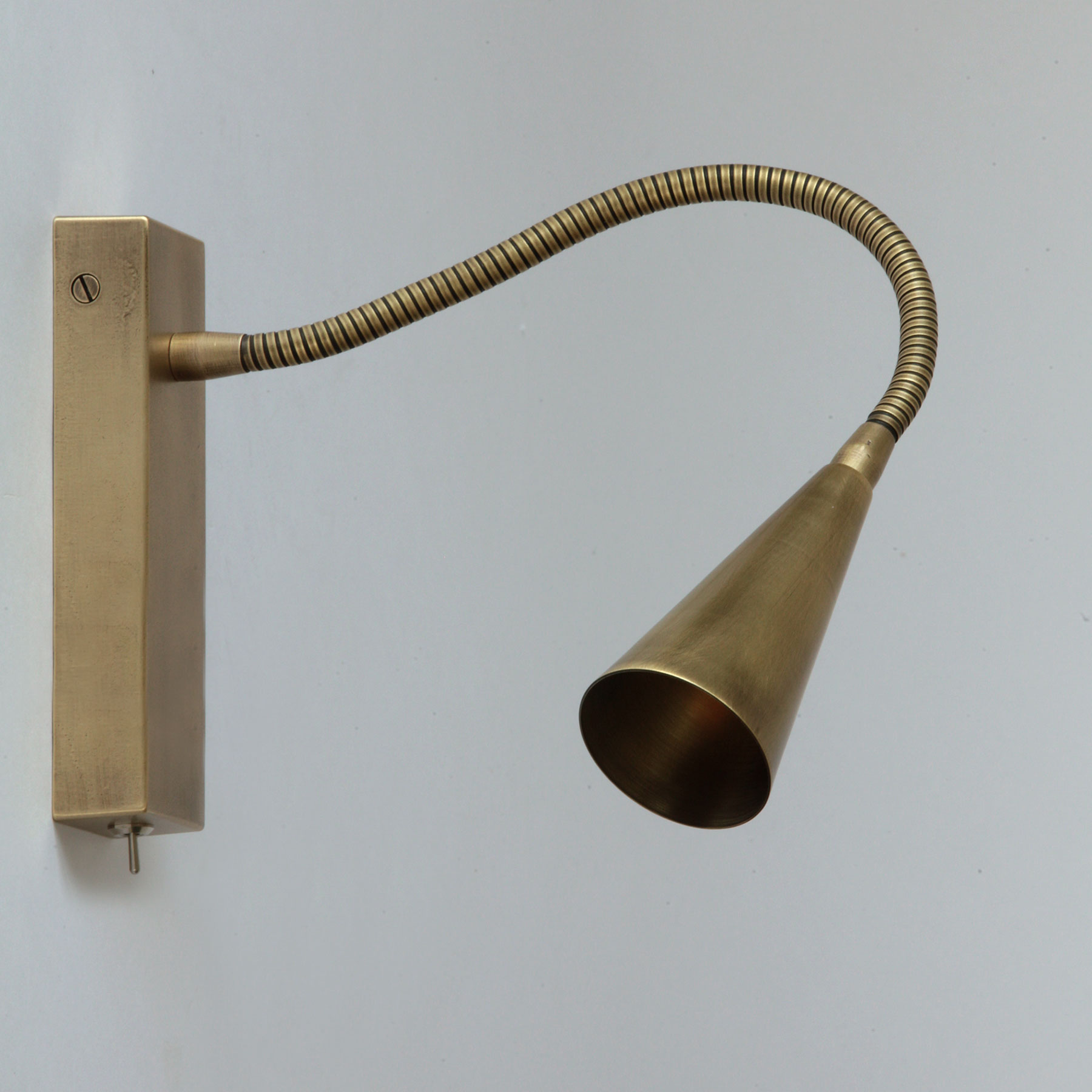 Flexible LED-Leseleuchte mit kleinem Messing-Schirm AL110