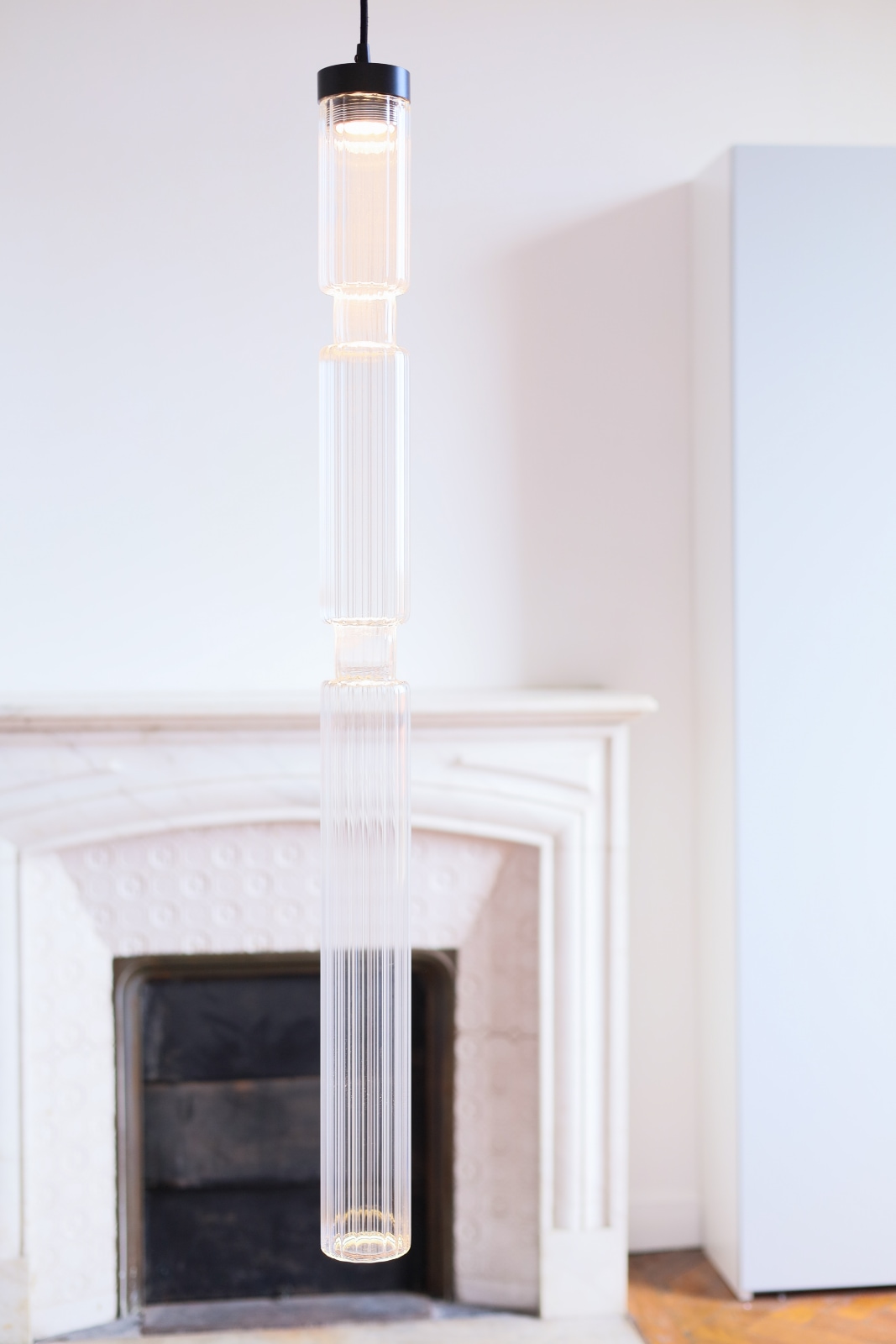 Bild 12: Modell 4 (Größe XL) mit klarem Glas Schmale Glasröhren-Leuchte SAGANO, vier Größen: Modell 4 (Größe XL) mit klarem Glas