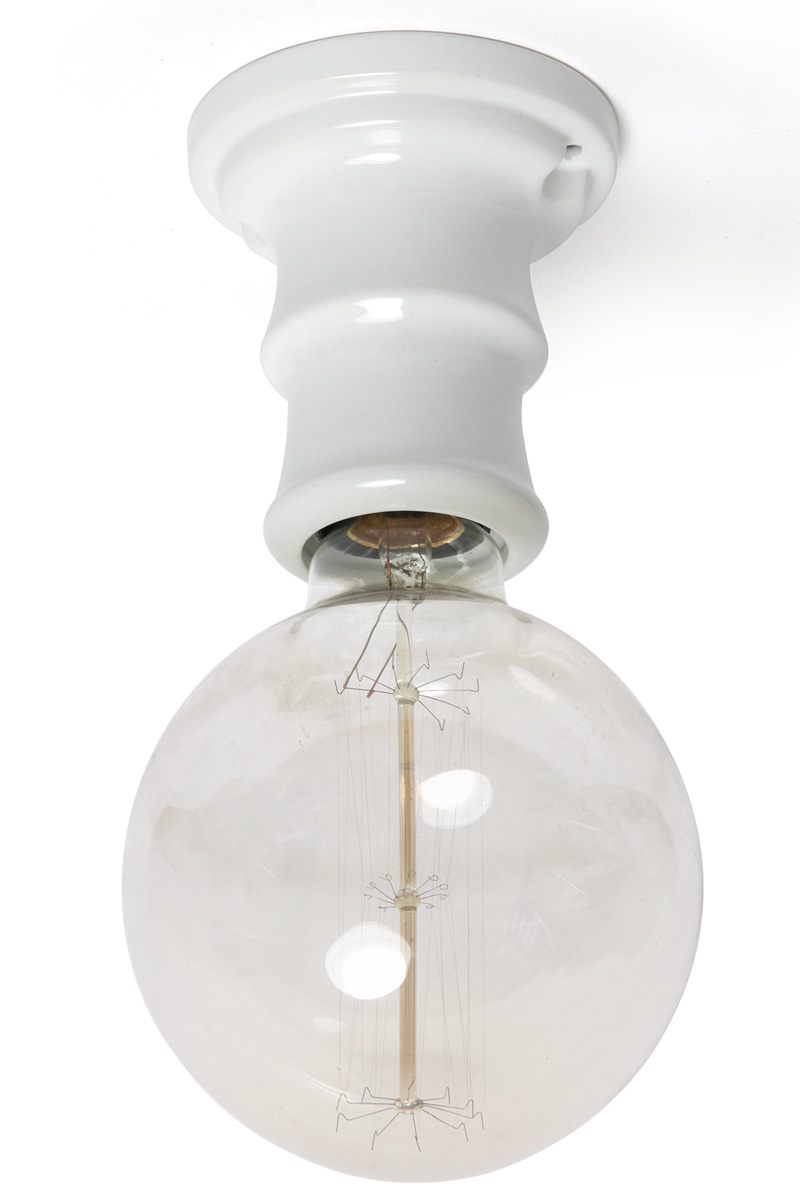 ANDROMEDA 80 Kleine Deckenleuchte aus Keramik: Die Deckenlampe in weiß glasierter Keramik, mit *großer* Globe-Glühbirne (bitte anfragen)