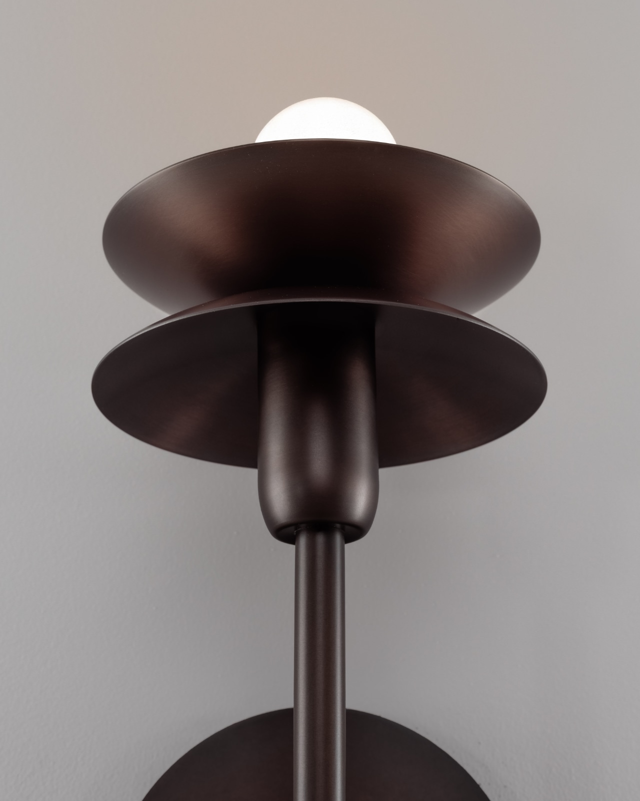 BABYLON SINGLE Sculptural Wall Light in Brass and Natural Marble: Classic Bronze
