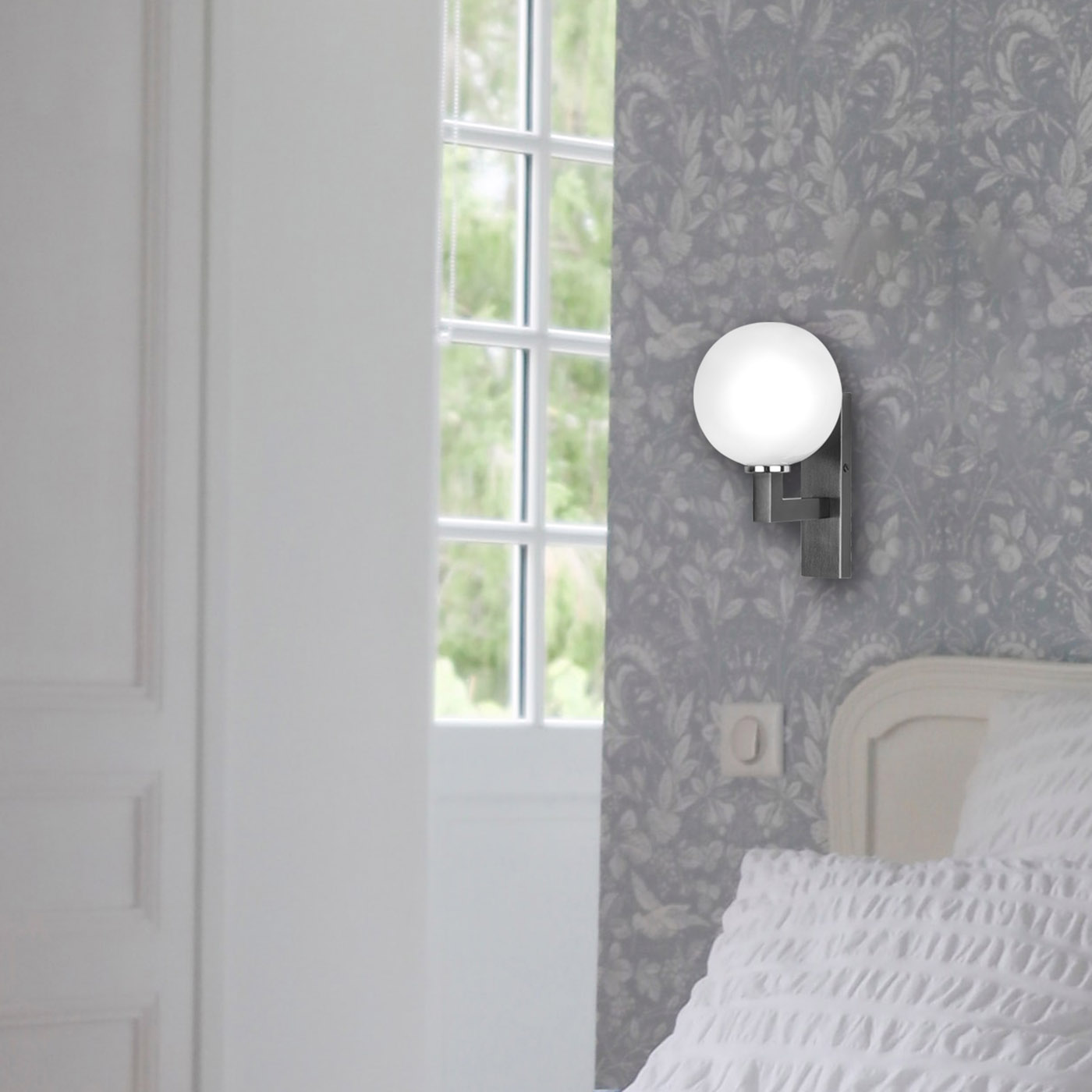 Small IP44 Wall Light with Opal Glass Globe, e.g. for Bathrooms ALV33: Das Modell in schwarz patiniert.