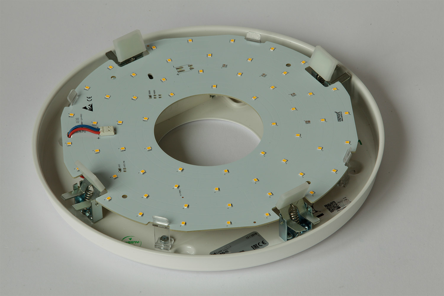 Bild 8: Glashalterung mit Feder-Klemmen (kleines Modell mit LED-Platine) Ring-Deckenleuchte DONA aus mattem Opalglas, Ø 35/49 cm: Glashalterung mit Feder-Klemmen (kleines Modell mit LED-Platine)