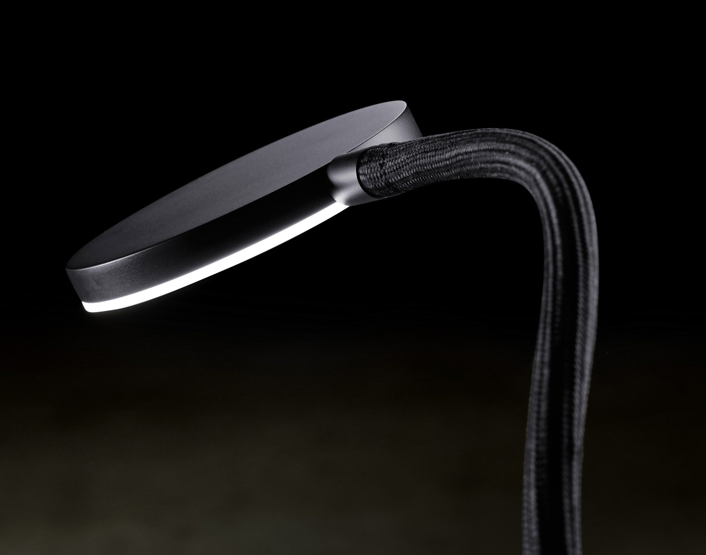 Bild 7: Hier mit schwarzer Oberfläche und schwarzem Flexarm Wandleuchte FLEX W mit Flexarm, High End-LED und Drehdimmer: Hier mit schwarzer Oberfläche und schwarzem Flexarm