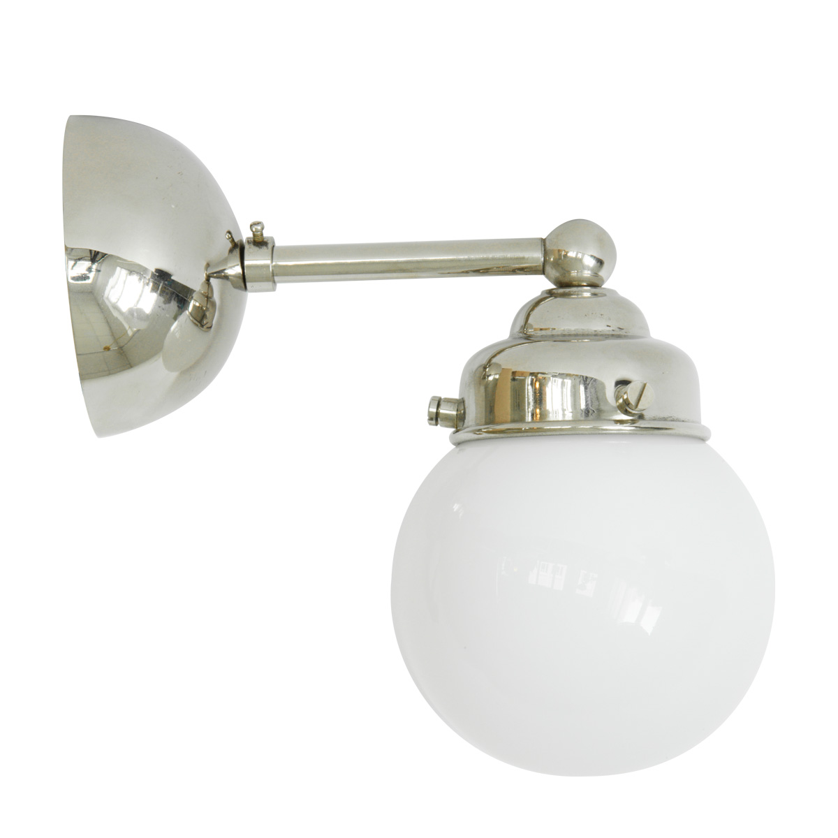 Kleine Kugel-Wandlampe mit Opalglas Ø 10 cm: Kleine Kugel-Wandleuchte (Opalglas, Ø 10 cm), hier mit Halterung aus glanzvernickeltem Messing