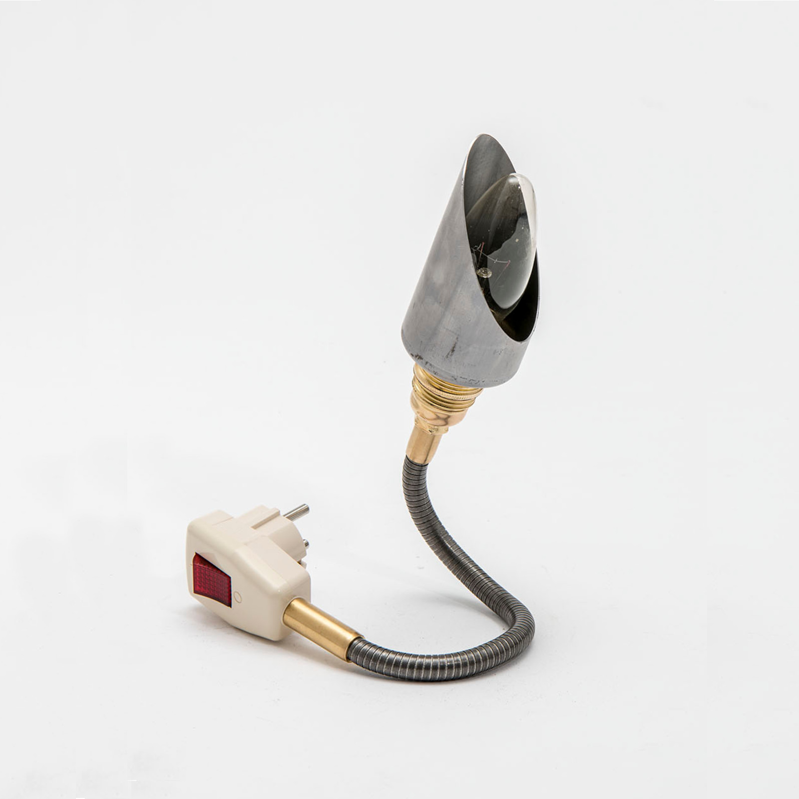 Bild 2: Steckerleuchte GLÜHWÜRMCHEN CLASSIC mit Blendschutz-Zylinder Stahl roh Steckerleuchte GLÜHWÜRMCHEN STAHL ROH mit Blendschutz-Zylinder: Steckerleuchte GLÜHWÜRMCHEN CLASSIC mit Blendschutz-Zylinder Stahl roh