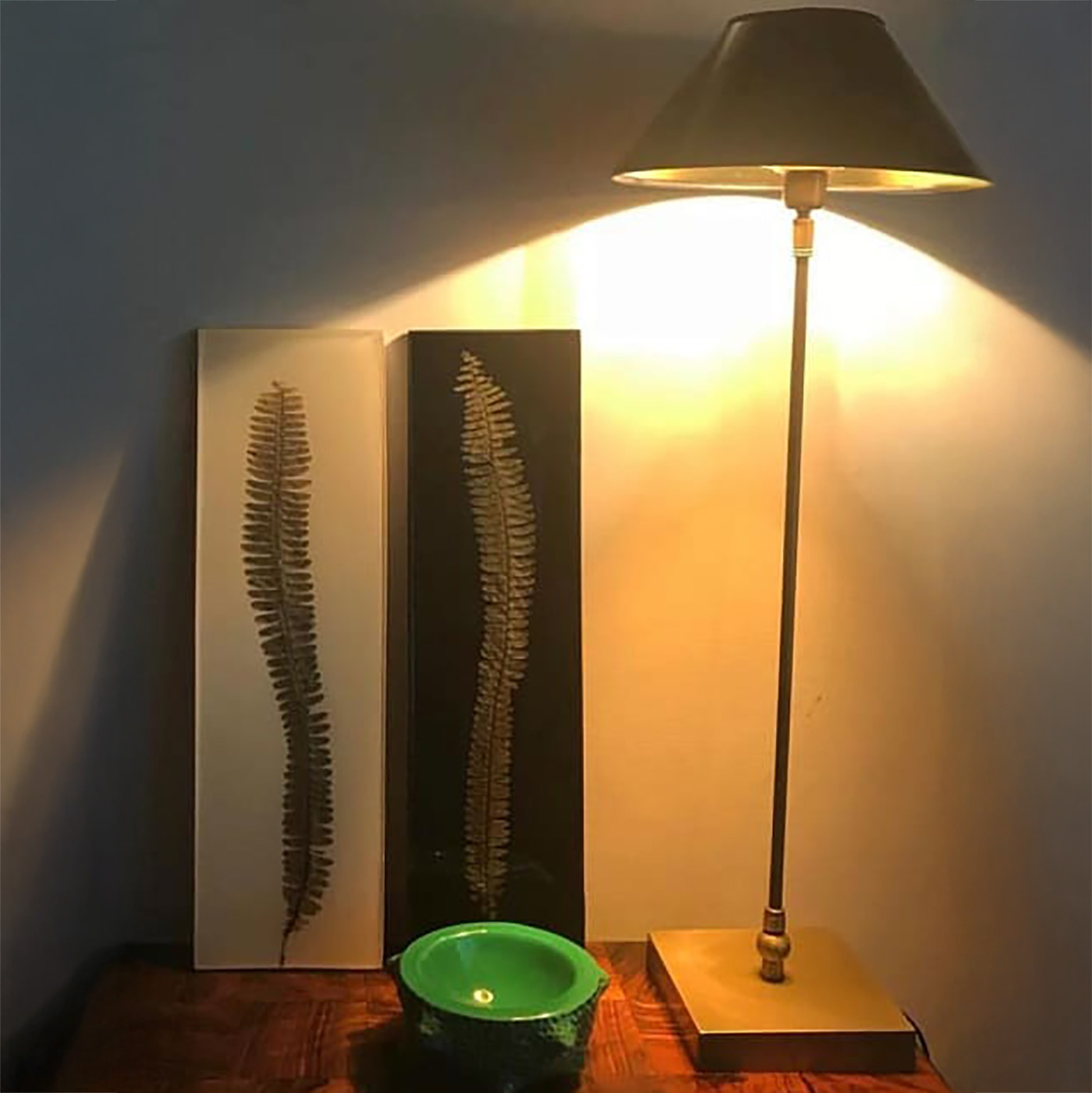 Neigbare Messing-Tischleuchte mit Stoffschirm  L51: hier in natur matt satiniert