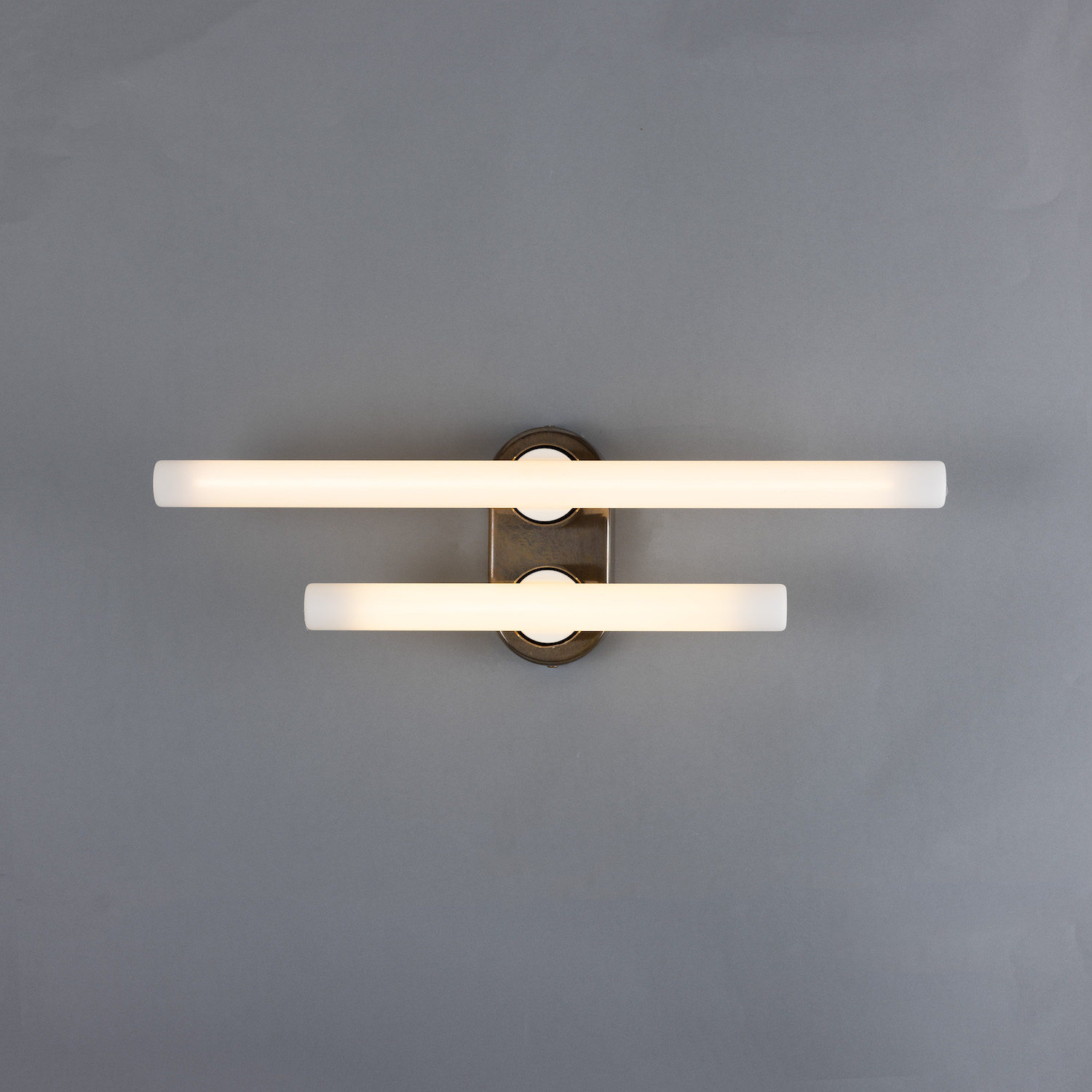 Double Brass Wall or Mirror Light: Alt-Messing patiniert, Modell 3