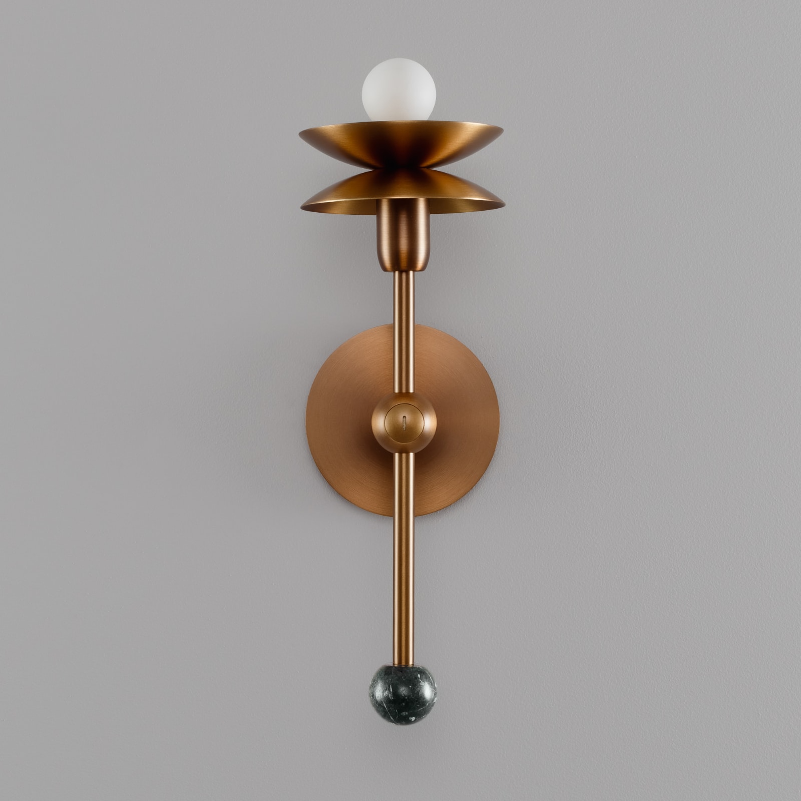 BABYLON SINGLE Sculptural Wall Light in Brass and Natural Marble: Vintage Brass – Verde Alpi