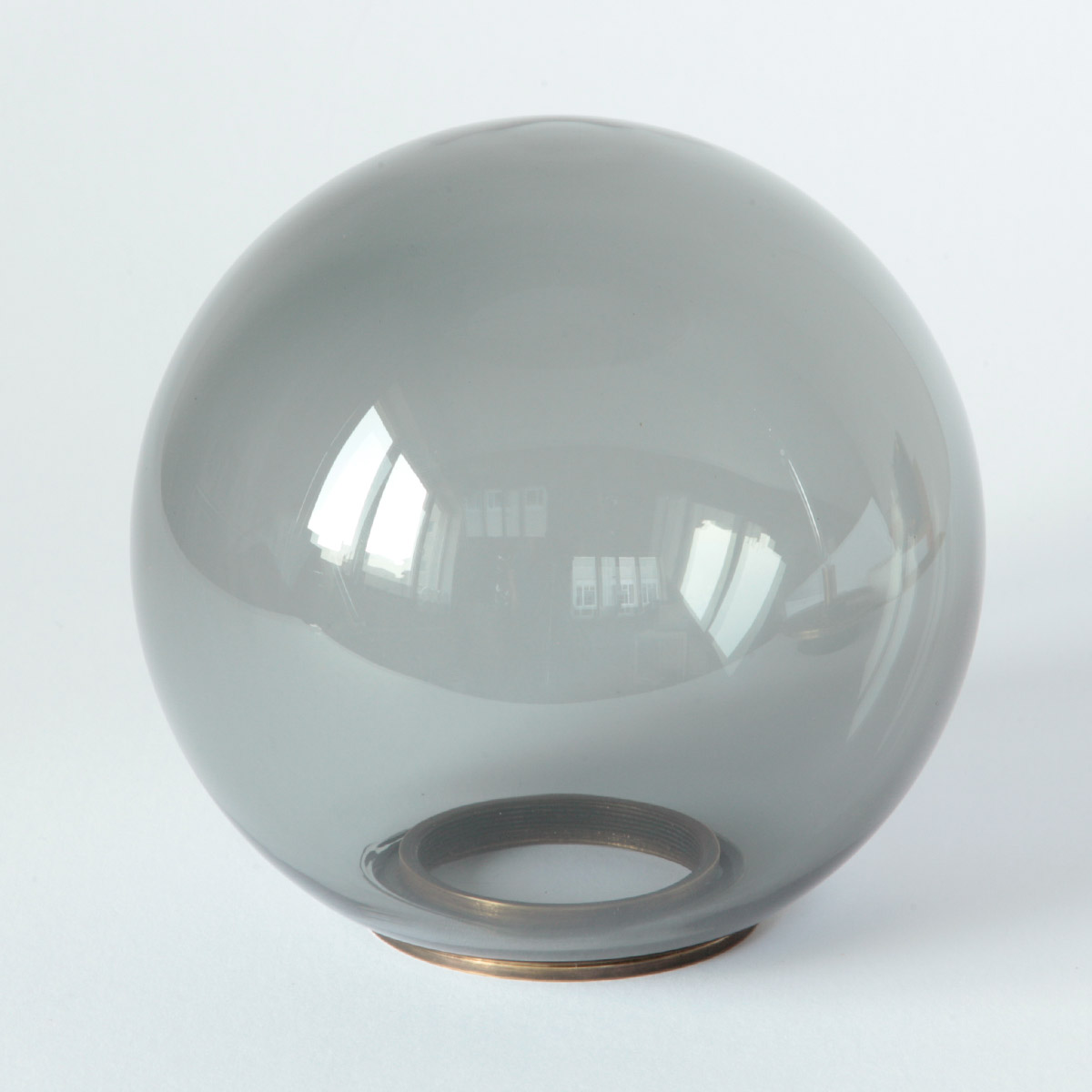 Vertikaler Hängeleuchter mit drei Rauchglas-Kugeln, Bild 8 Vertikaler Hängeleuchter mit drei Rauchglas-Kugeln, Bild 8