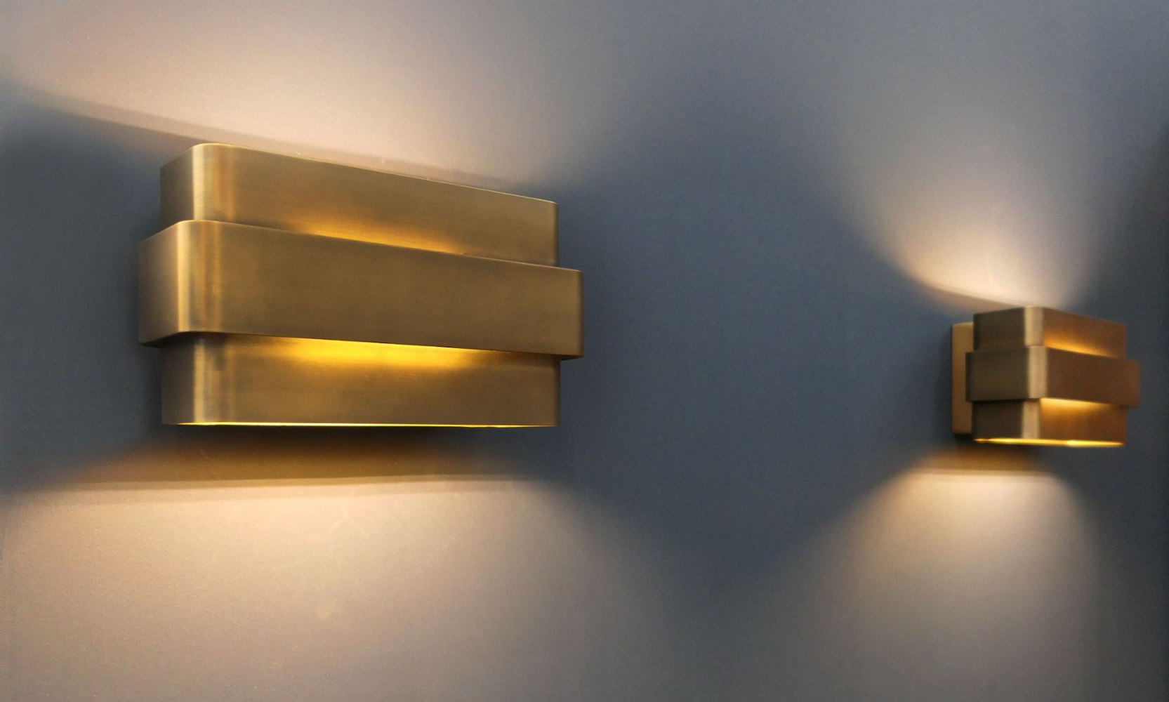 MARETO Up-and-Down Wall Light in Patinated Brass, Fig. 2