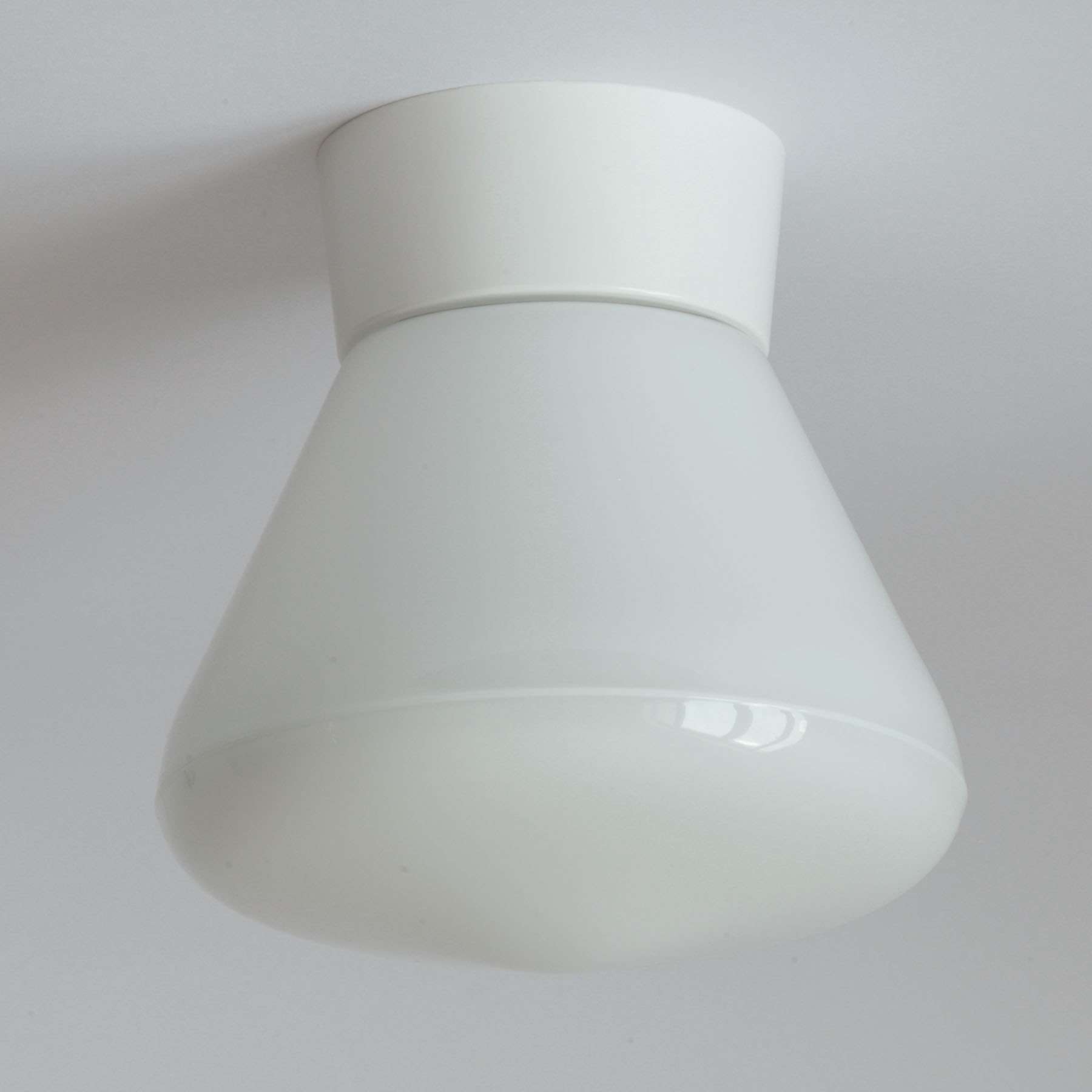 Bakelit-Deckenleuchte mit Opalglas-Schirm SCHOLA im Stil der 1930er Jahre, Bild 4 Bakelit-Deckenleuchte mit Opalglas-Schirm SCHOLA im Stil der 1930er Jahre, Bild 4