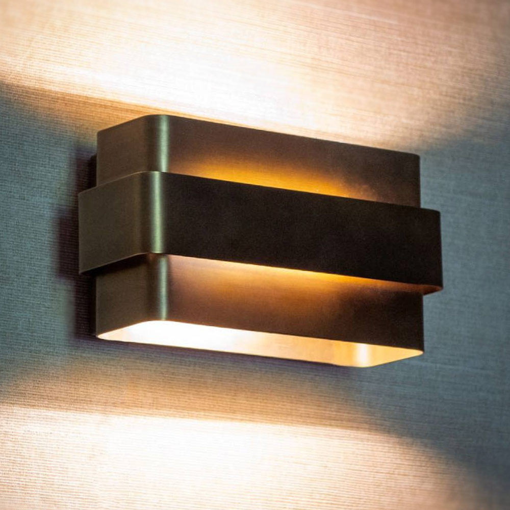 Up-Down-Wandleuchte MARETO aus patiniertem Messing