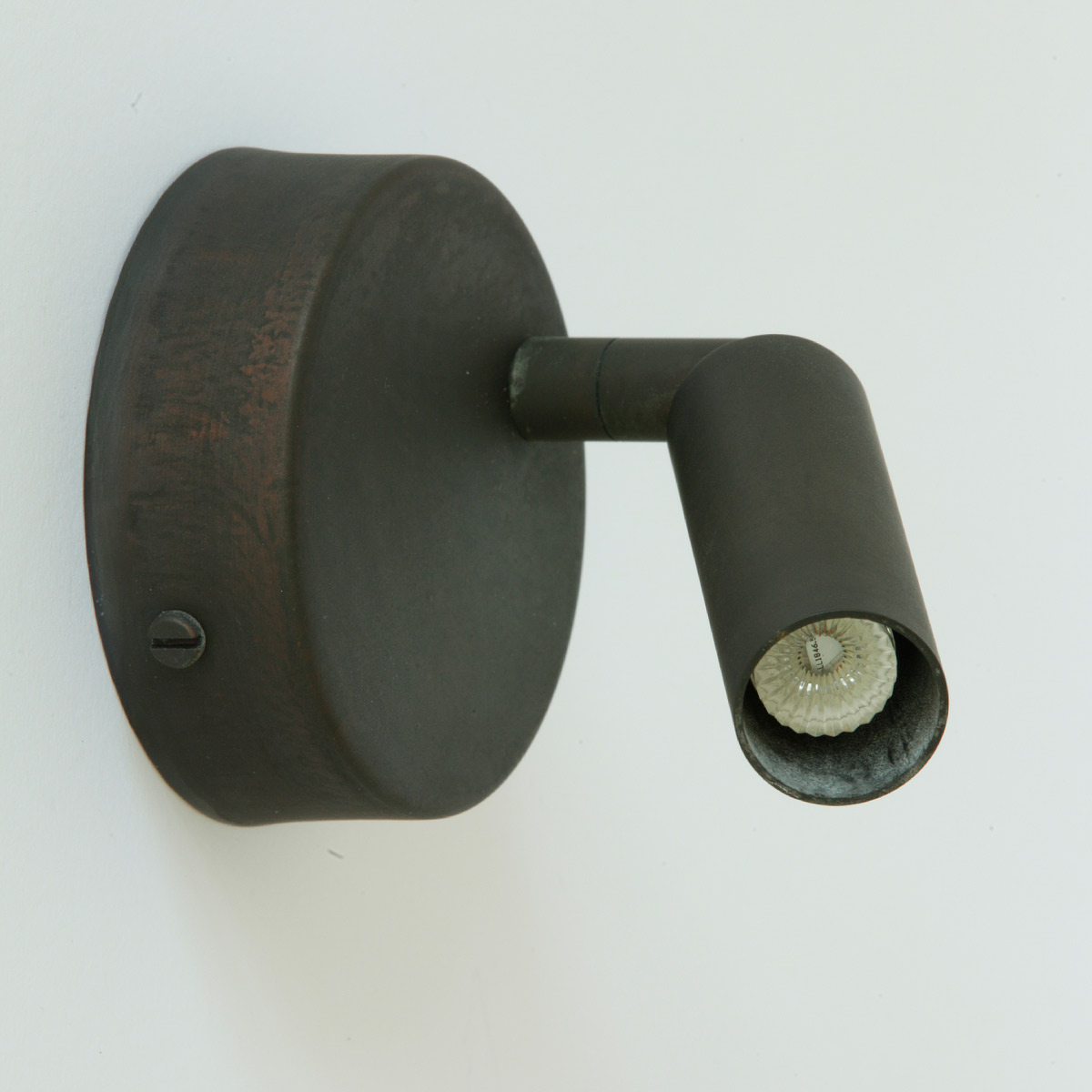 Runder Röhren-Gelenkstrahler aus Messing – Casa Lumi