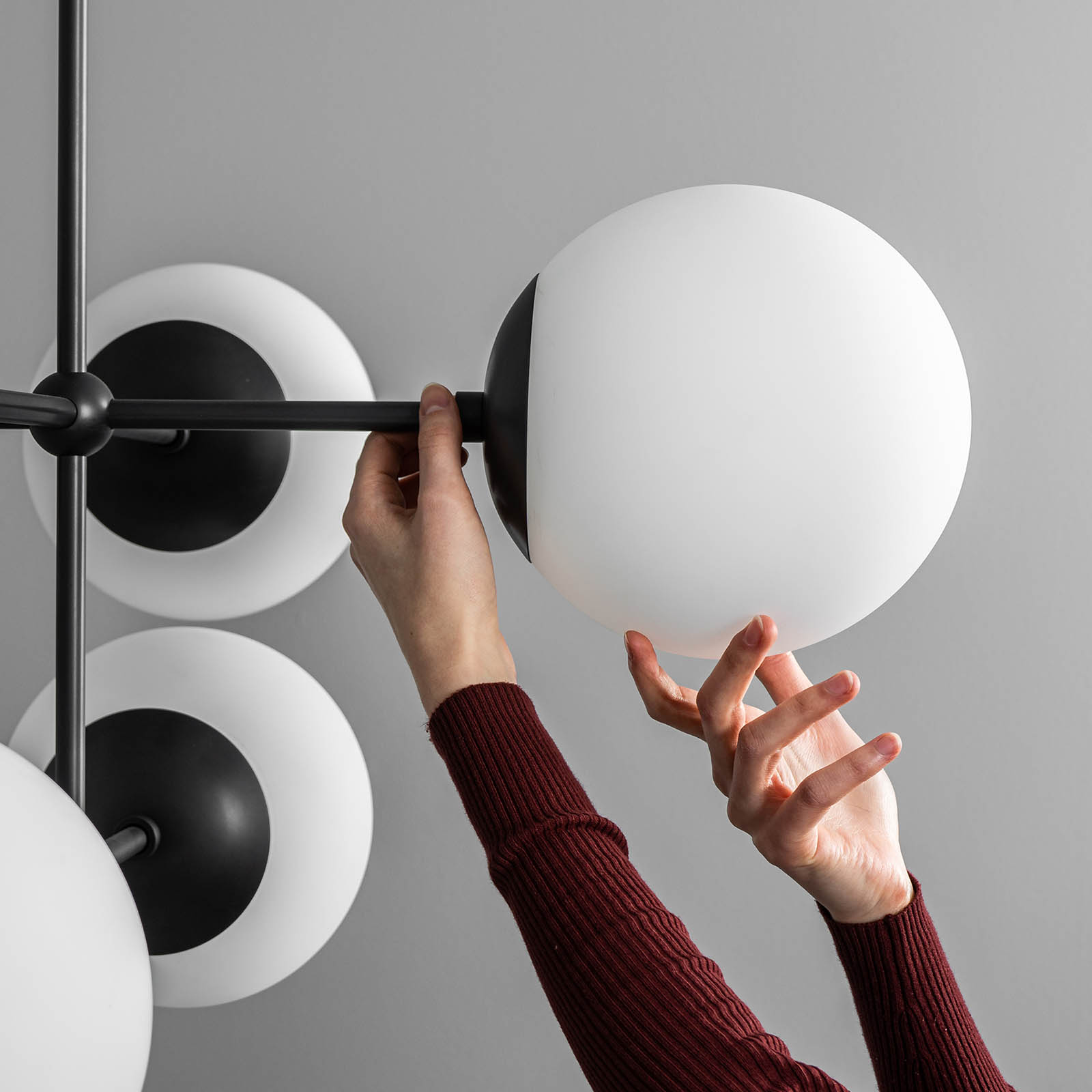 Moderner Glaskugel-Hängeleuchter ARMSTRONG LINEAR mit 10 Brennstellen, Bild 7 Moderner Glaskugel-Hängeleuchter ARMSTRONG LINEAR mit 10 Brennstellen, Bild 7