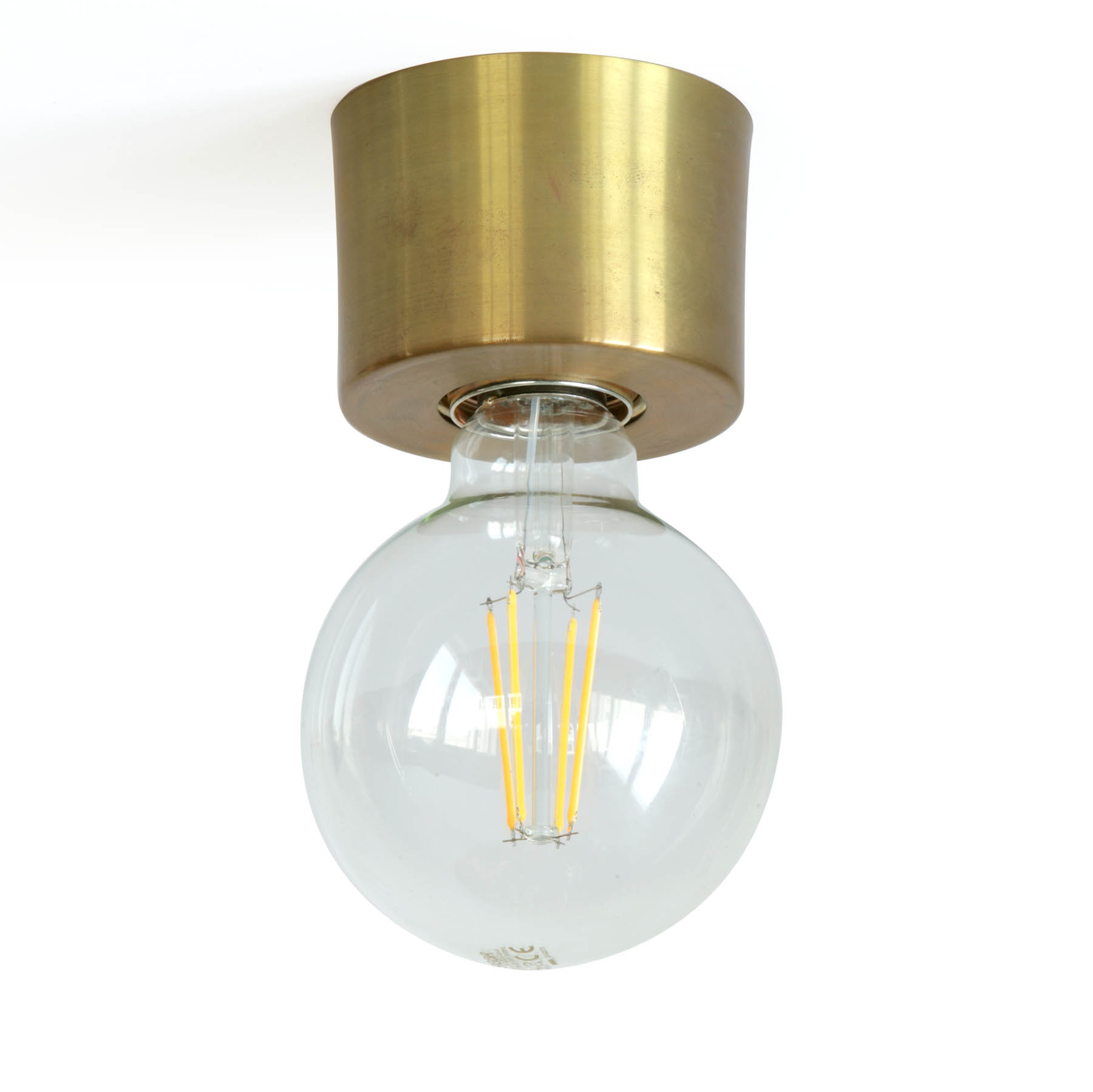 Small Ceiling Light Made from Solid Brass: Die minimalistische Deckenleuchte, Oberfläche Messing natur, hier mit einem Globe LED-Leuchtmittel